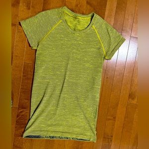 Lululemon size 6 tshirt